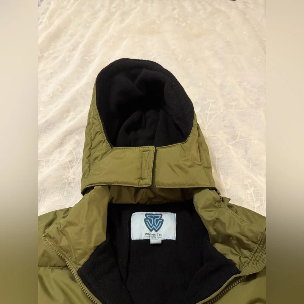 Whales Tail Girl’s Youth Olive Green Hooded Puffer Jacket, Sz medium, NWT.